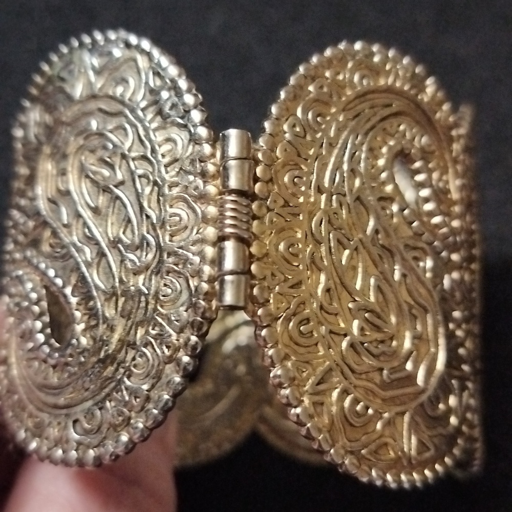 Vintage Art Deco Embossed Cuff Bracelet Silver Tone Signed - Picture 4 of 6